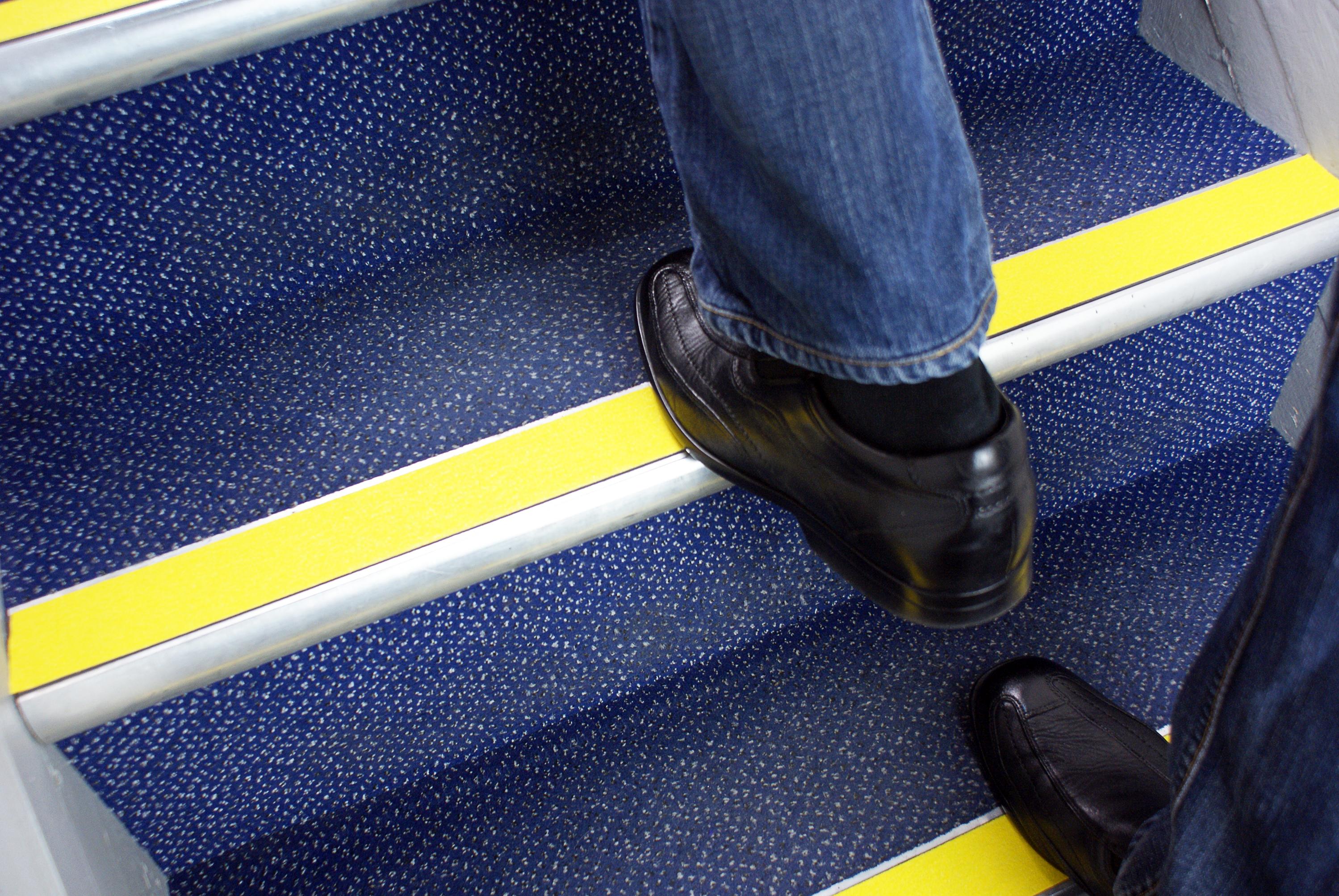 611465111H3401Y-Yellow-Standard-Safety-Grip-Applied-to-Stairs-8.jpg