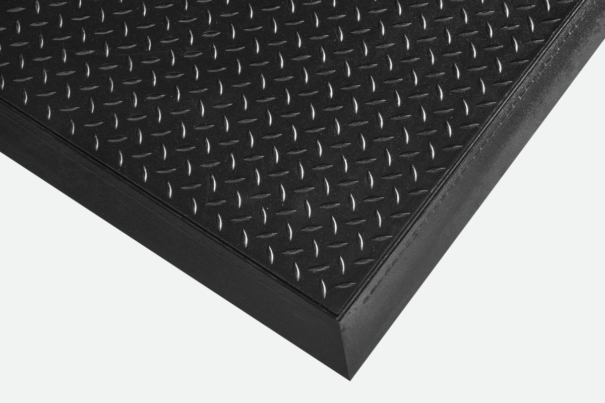 Diamond Interlock Rubber Mat: Anti - fatigue and slip - resistant. Ideal for simple on - site installation in industrial environments. - Slips Away - DC2831 -