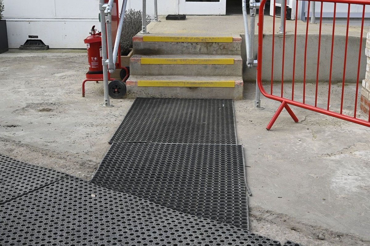 Rubber Grass Matting Roll L10.5m x W1m Safe Construction Walkway & 23mm Thickness - Slips Away - GKS1015 -