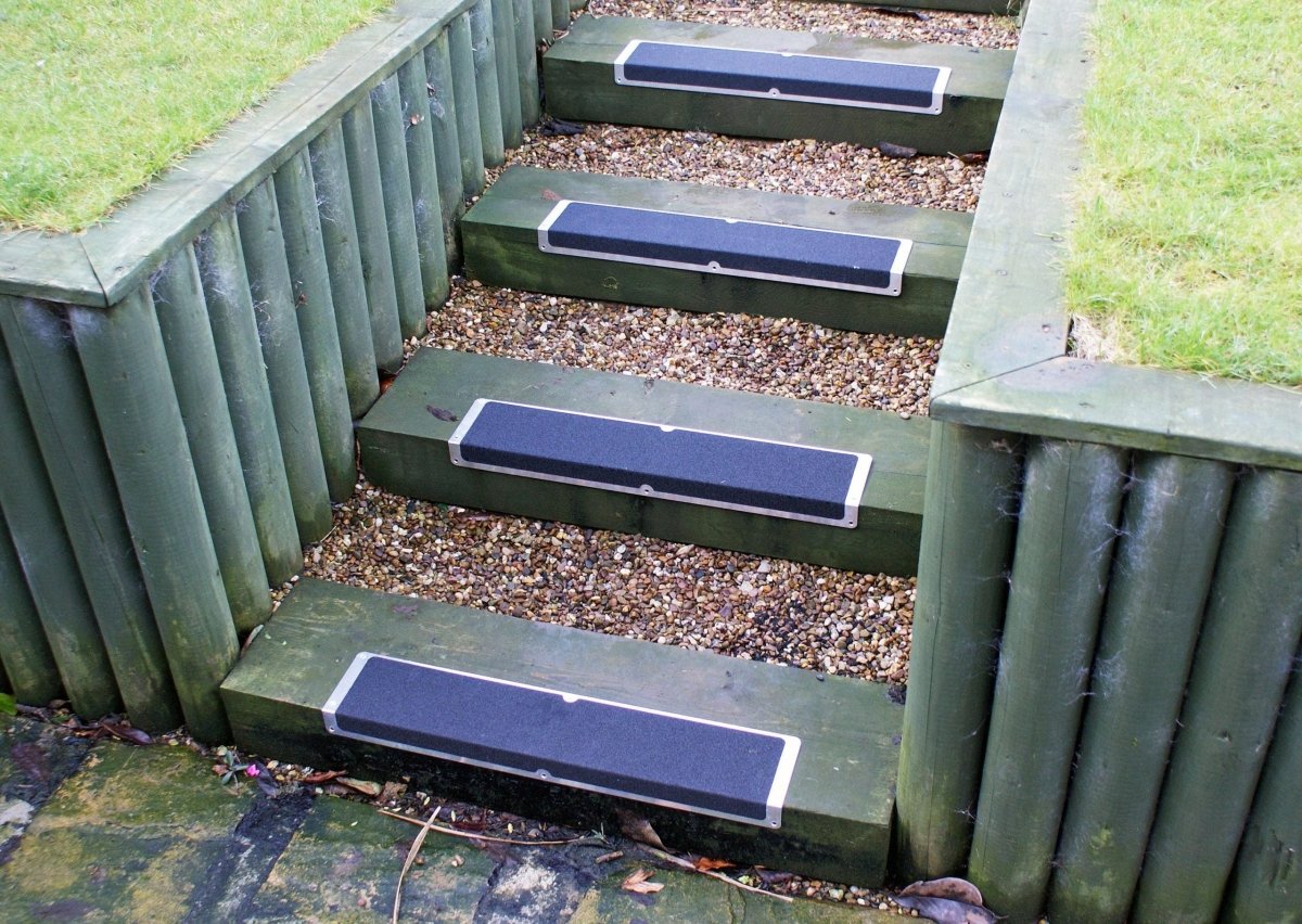 Non Slip Decking Strips Aluminium Screw Down Plates - Slips Away - Decking plate 63mm x 635mm hazard -