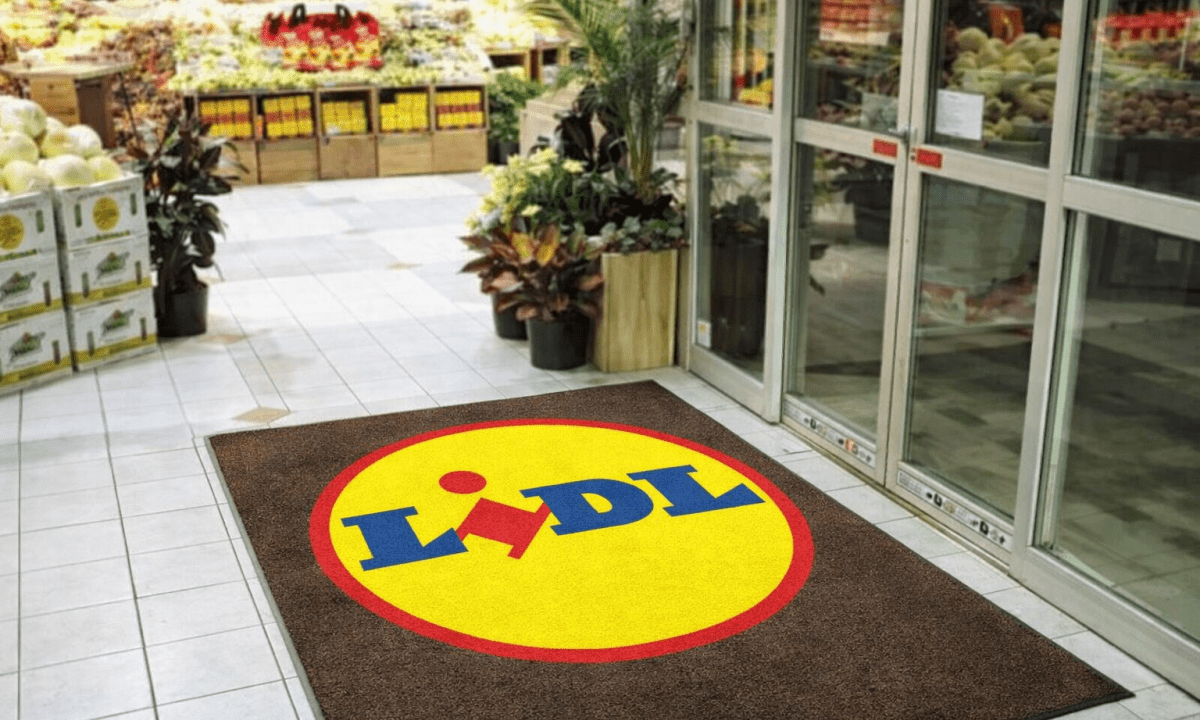 What to Look for in a Commercial Mat Supplier