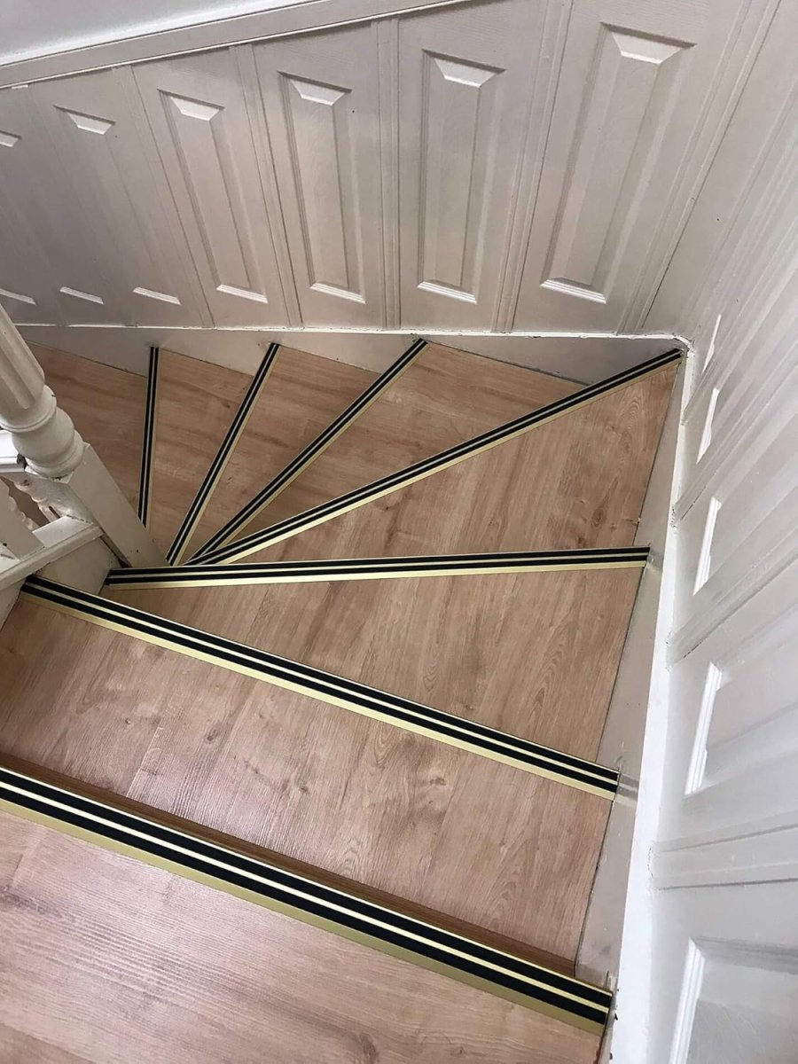 Aluminium Anti-Slip Stair Nosing Trim – Step Edge Protector – 900mm x 35mm x 20mm