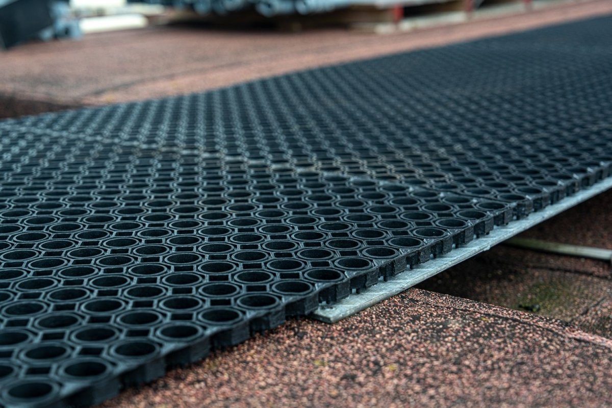 Cellmax Rubber Duckboard Matting 100 x 150cm - Slips Away - CM3959 - 