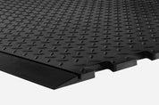 Diamond Interlock Rubber Mat: Anti-fatigue and slip-resistant. Ideal for simple on-site installation in industrial environments.