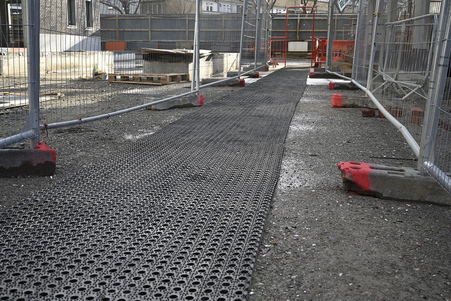 Rubber Grass Matting Roll L10.5m x W1m Safe Construction Walkway & 23mm Thickness