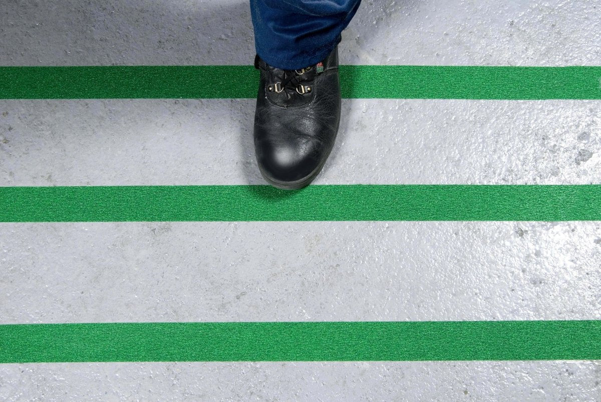 Green Non Slip Tape Roll Pro Standard Grade - Anti Slip Traction for Indoor/Outdoor Use - Slips Away - Anti slip tape - H3401V/ 140mm x 140mm ( 10x pack ) - 