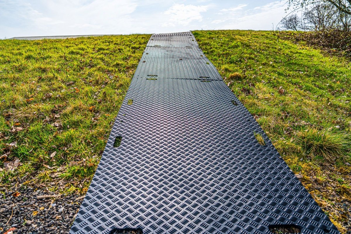 GroundTrak PRO Ground Protection Mat (60t) - 2400x1200x17.5mm - Slips Away - GP4896BL - 