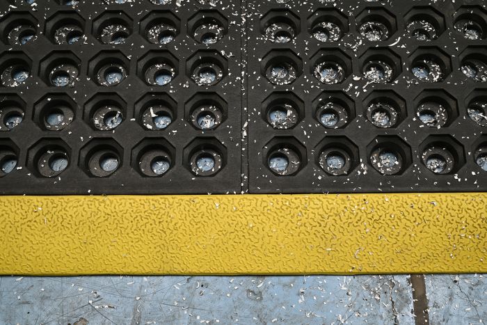 Open Top Cushion Link Heavy-Duty Anti-Fatigue Mat |Interlocking Rubber Safety Matting - Slips Away - CLO36GP -