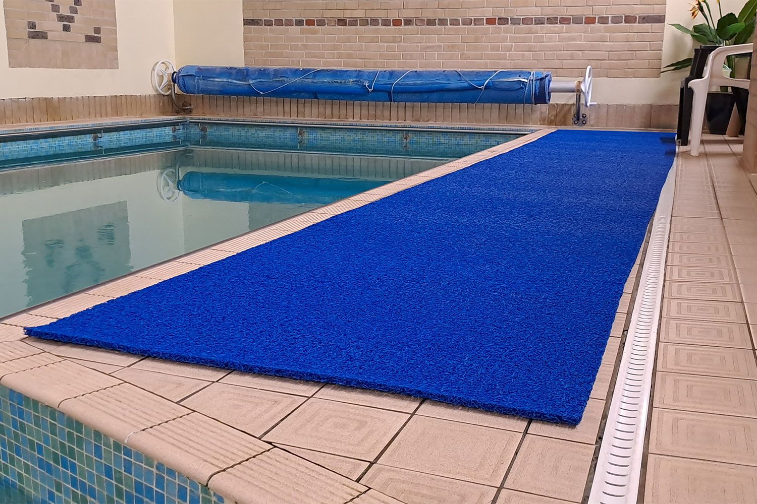 Soft Vinyl Spaghetti Matting – Comfort & Safety for Swimming Pools, Marinas & Boats