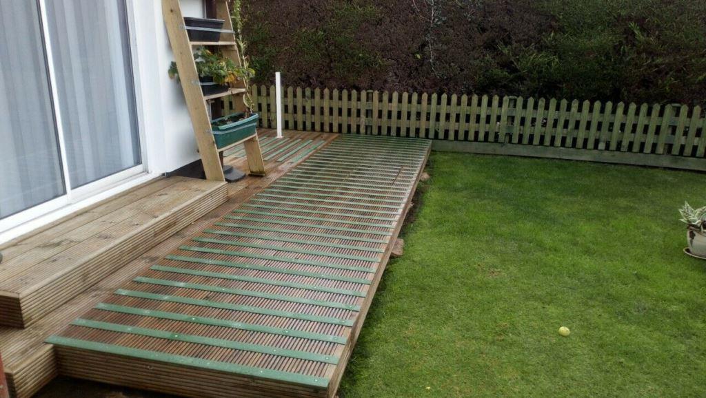 Green Non Slip Decking Strips - Slips Away - decking strip green 600mm x 50mm -