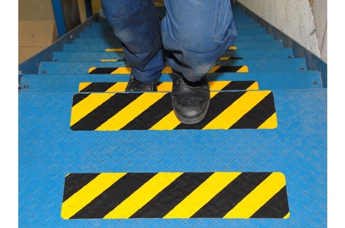 Hazard Conformable Anti Slip Traction Pro Grade Aluminium Backed Rolls - Slips Away - Anti slip tape - H34066 BLACK YELLOW CONFORMABLE 150mm x 610mm -