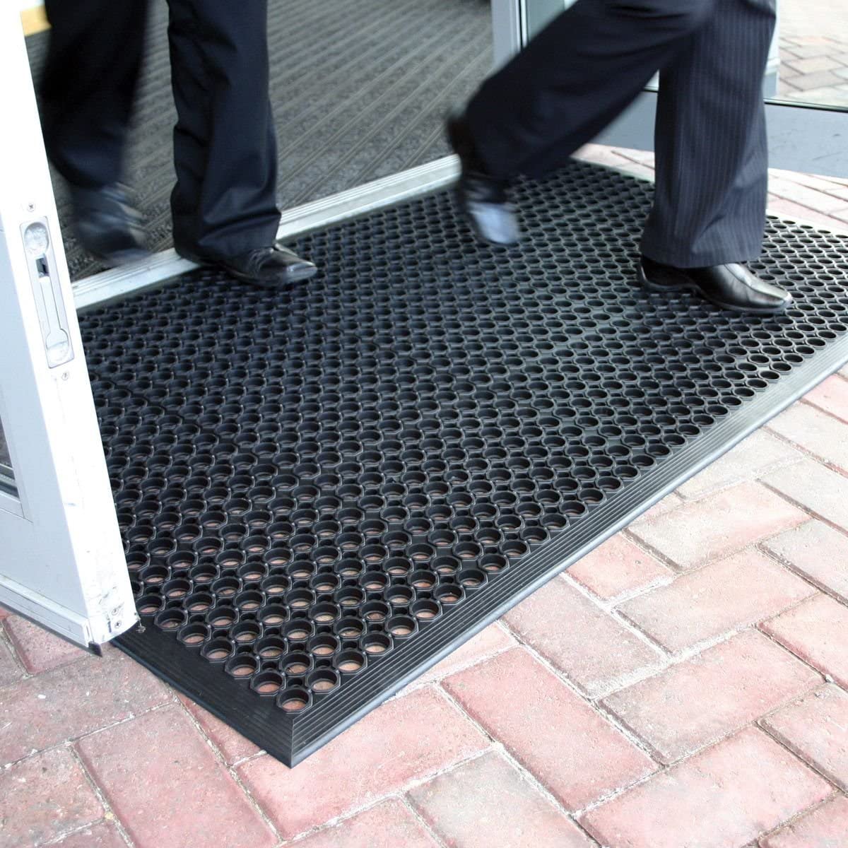 Large Outdoor Rubber Entrance Mats , Non Slip Drainage Door Mat Flooring Size 0.9 Metre x 1.5 Metre - Slips Away - ‎B01N91FE8O -