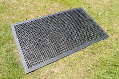 Large Outdoor Rubber Entrance Mats , Non Slip Drainage Door Mat Flooring Size 0.9 Metre x 1.5 Metre - Slips Away - ‎B01N91FE8O -