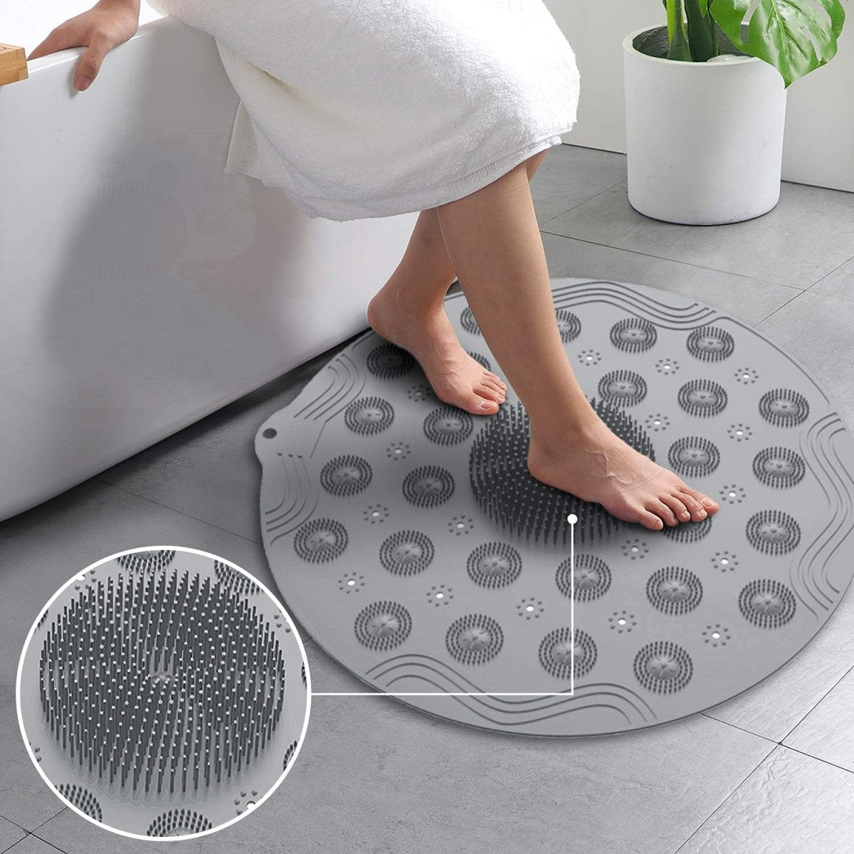 Non Slip Round Bath Mat with Suction Cup, 46x46cm - Slips Away - b0f73517-63a6-4022-99f6-8248650cd0df -