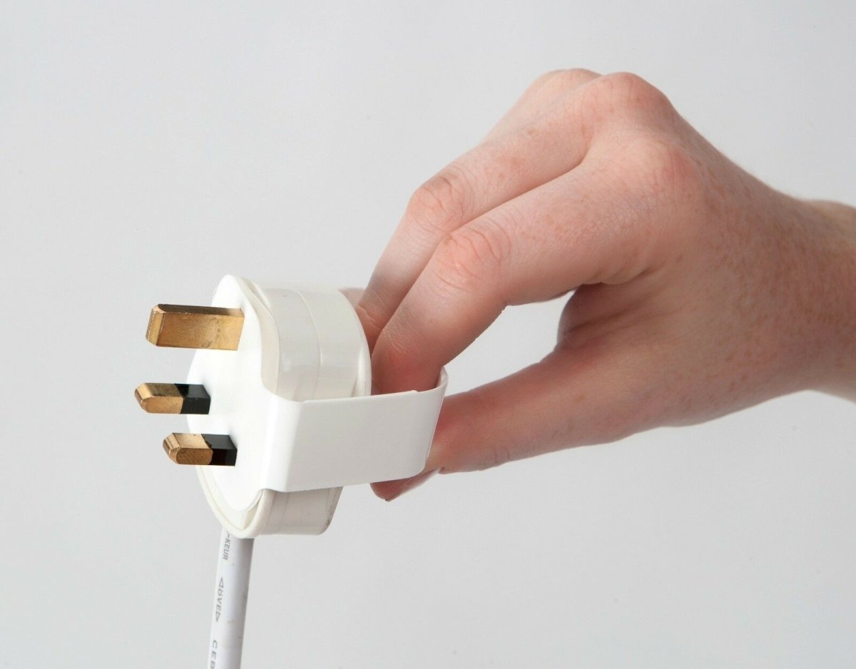 Plug Mate , makes it easier to remove plugs from sockets - Slips Away - SA093 -